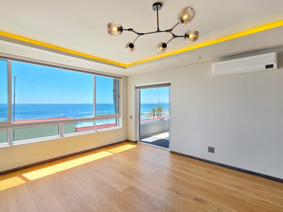 2 Bedroom Property for Sale in Sea Point Western Cape